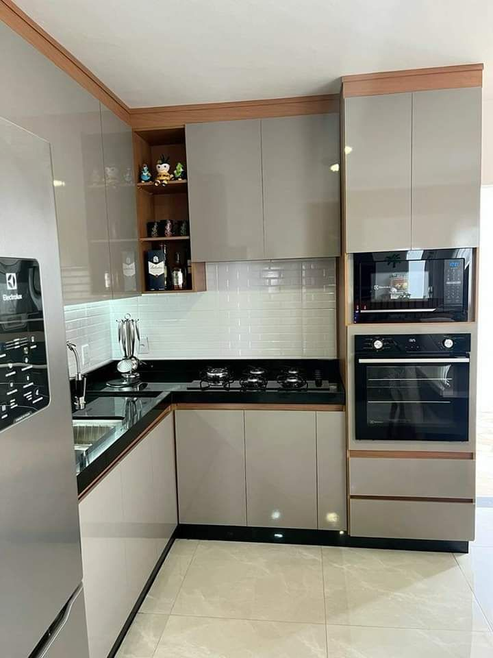 Cozinha compacta com forno e cooktop embutidos